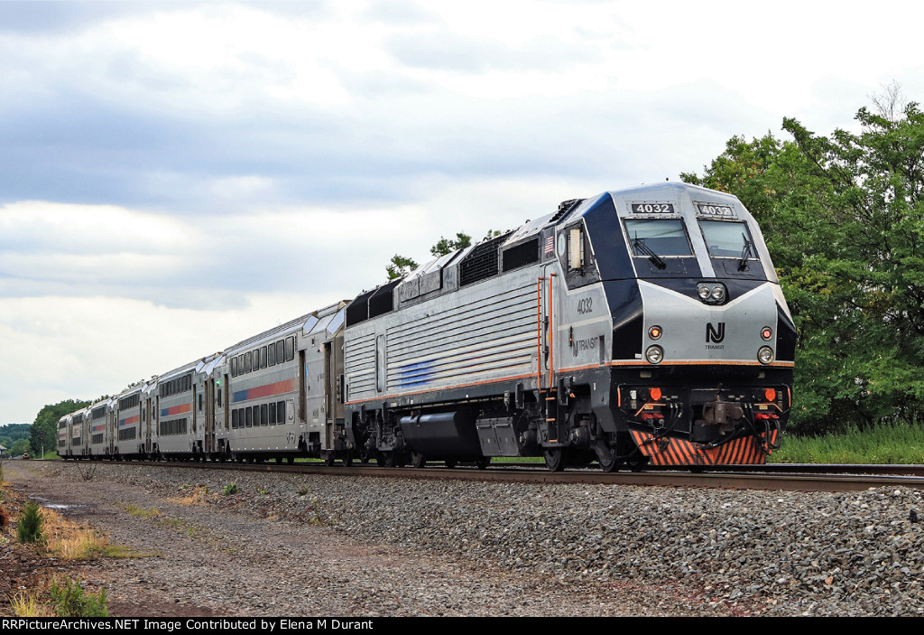 NJT 4032 on train 5528